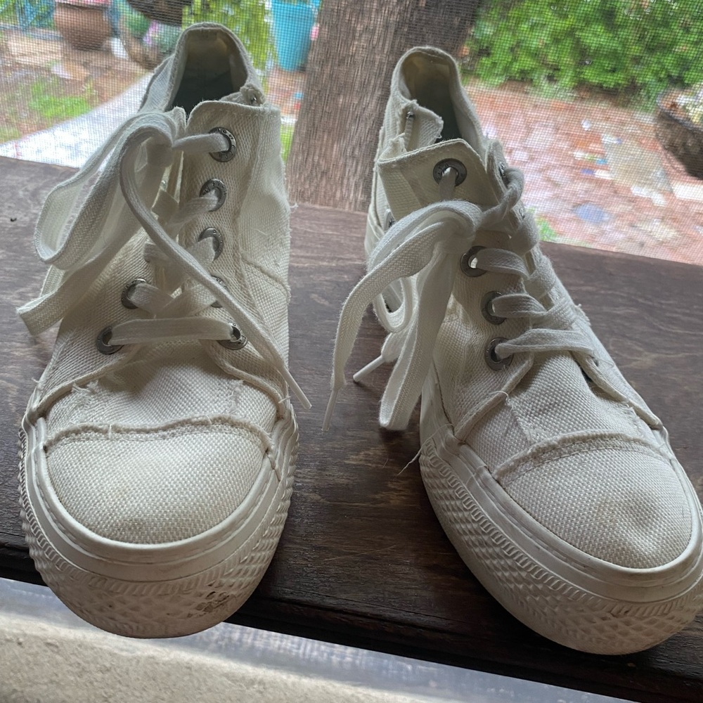Blowfish tennis shoes 8.5
